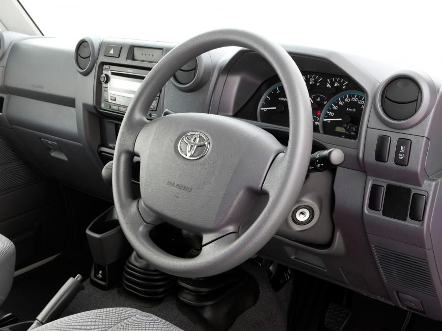  Toyota Land Cruiser 70 Cab Chassis GXL 2007 года  (фото 12 из 13)